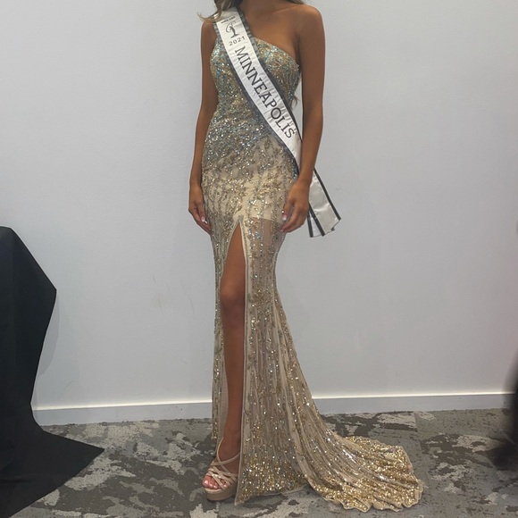 One of a kind Sherri hill gown - Picture 3 of 8